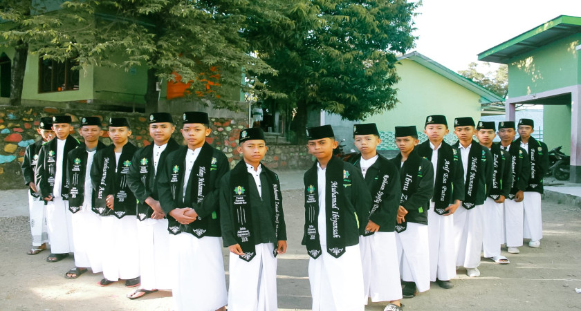 Wisuda Angkatan X Pondok Pesantren Pancasila Reo Berlangsung Khidmat dan Penuh Haru